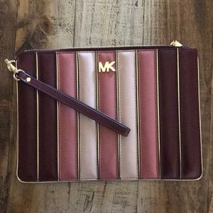 Micheal Kors wristlet